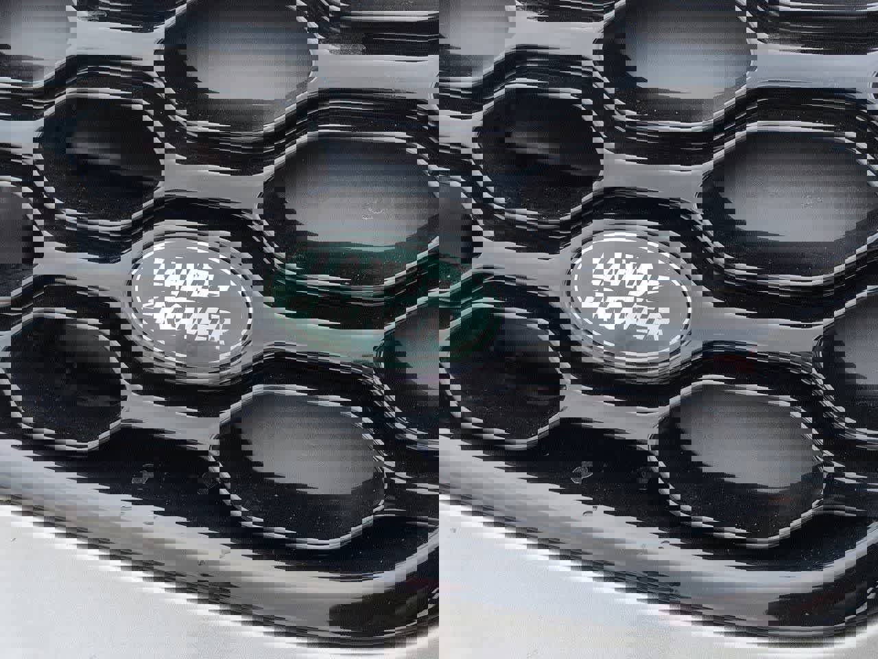 Used 2025 Land Rover Discovery Dynamic SE image 11