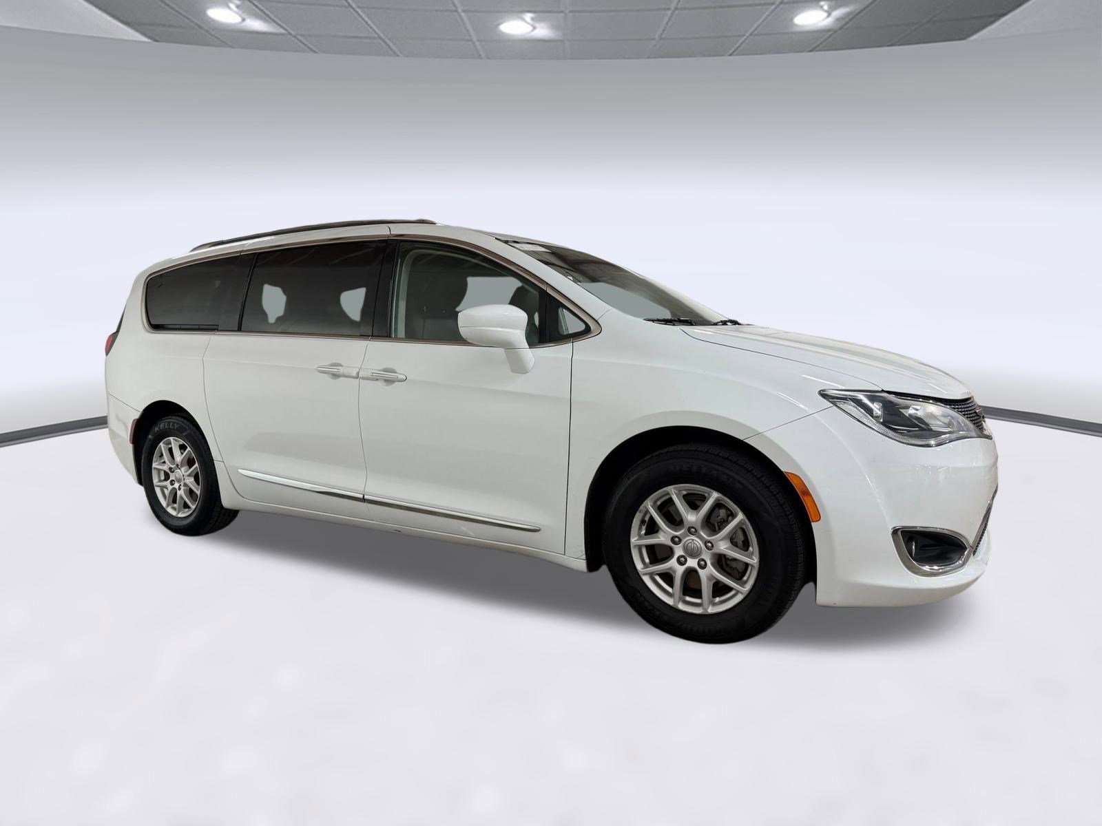 Used 2020 Chrysler Pacifica Touring-L FWD image 6