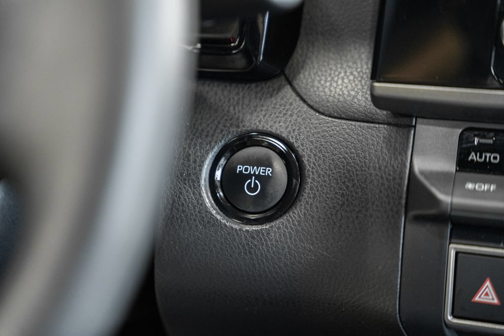 Used 2025 Toyota Camry SE AWD/4WD image 26