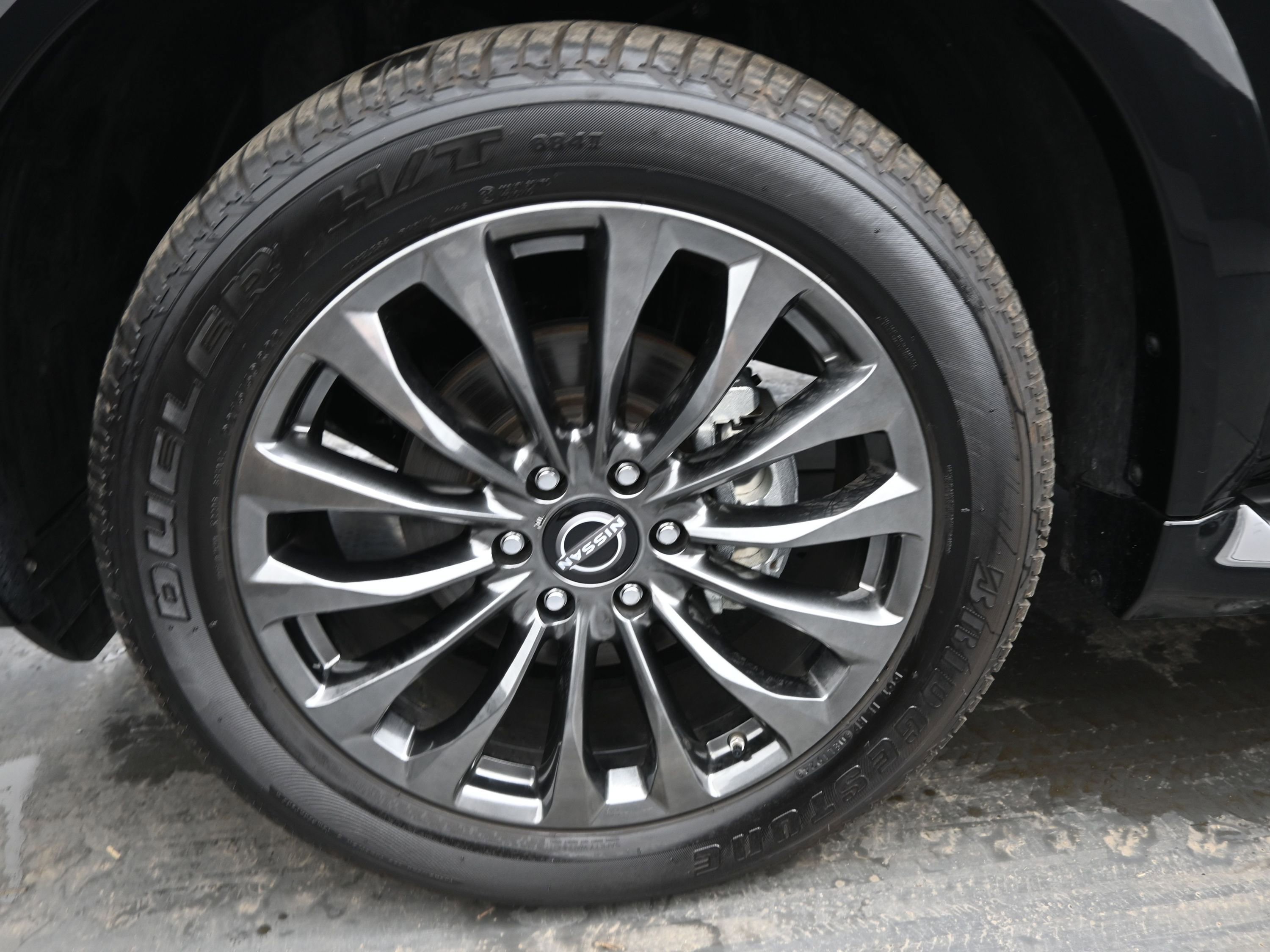 Used 2024 Nissan Armada Platinum image 11