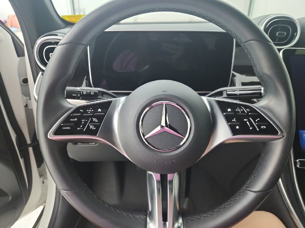Used 2025 Mercedes-Benz GLC 300 4MATIC image 24
