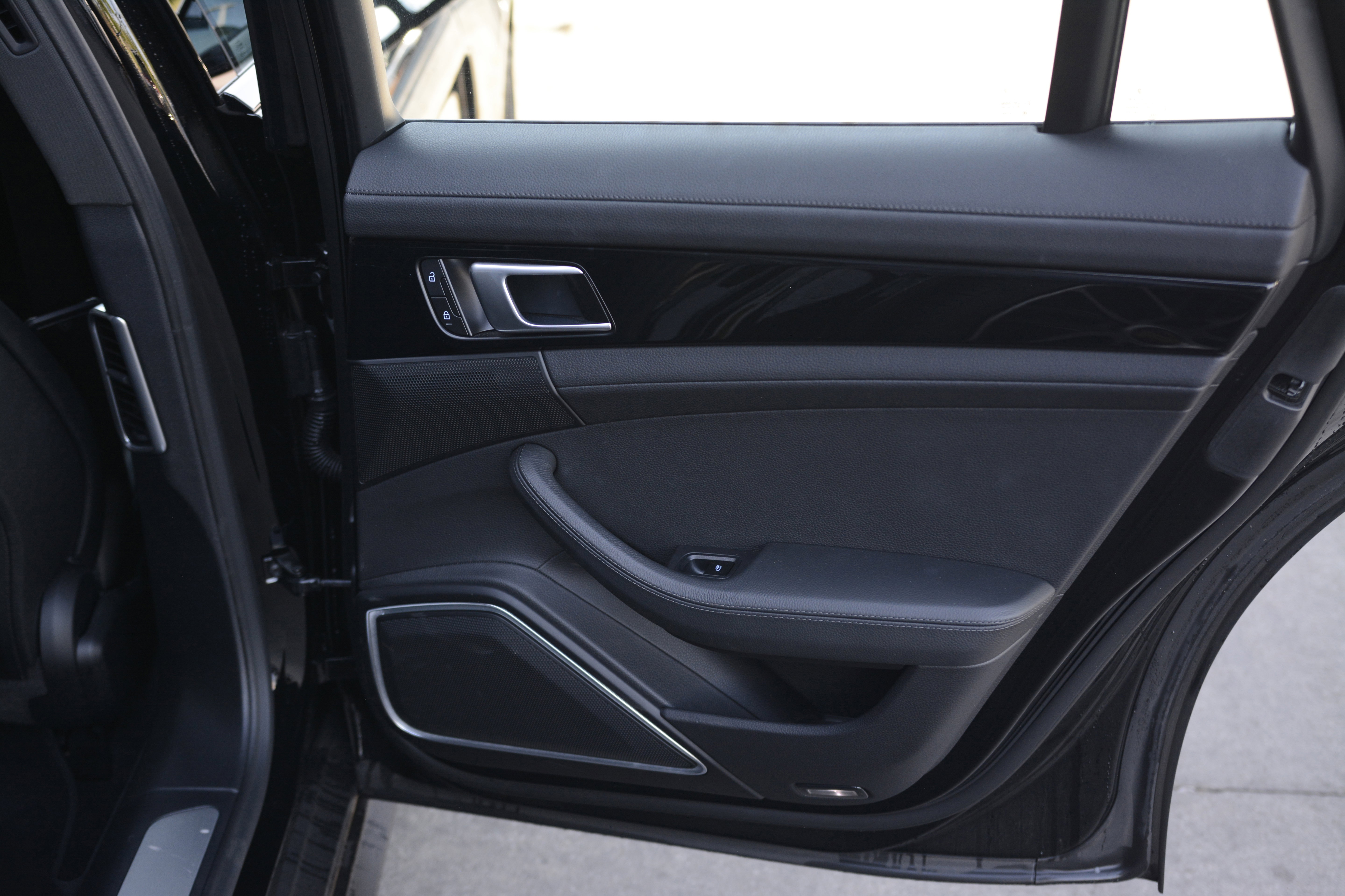 Certified 2023 Porsche Panamera image 34