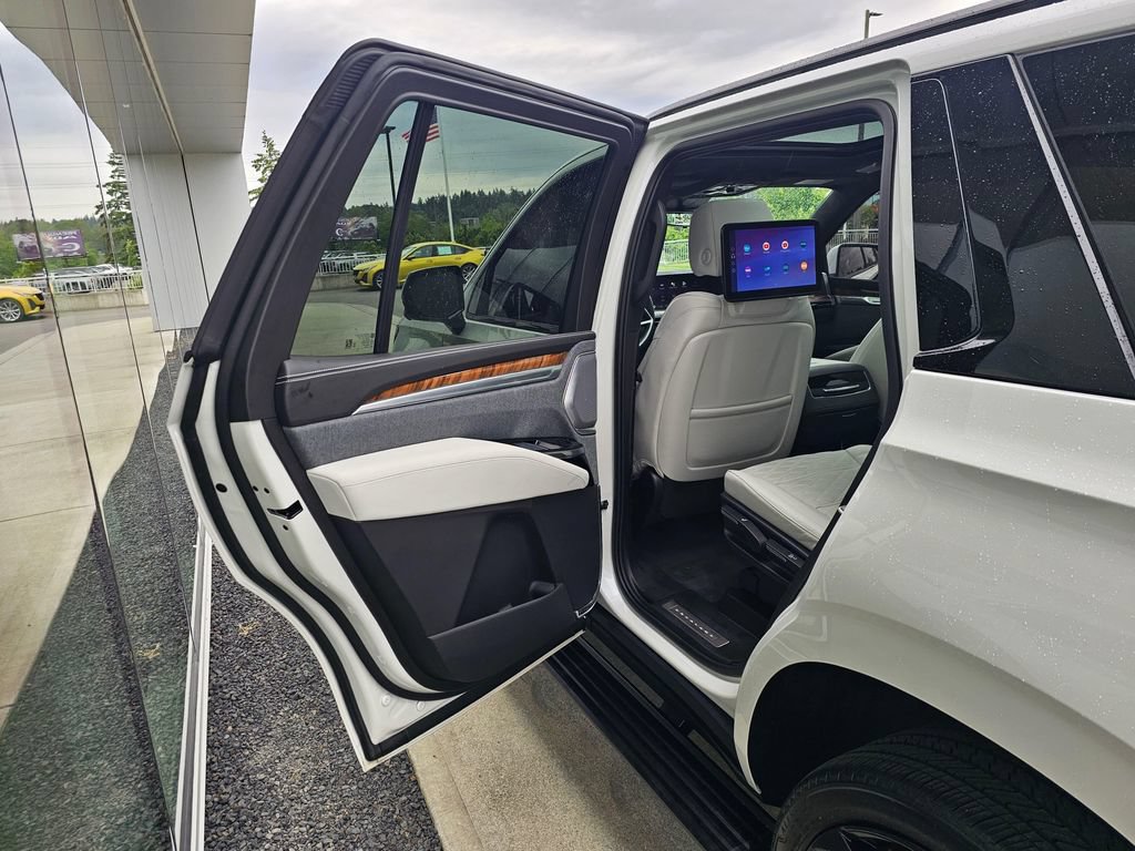 Certified 2025 Cadillac Escalade Sport Platinum AWD/4WD image 16