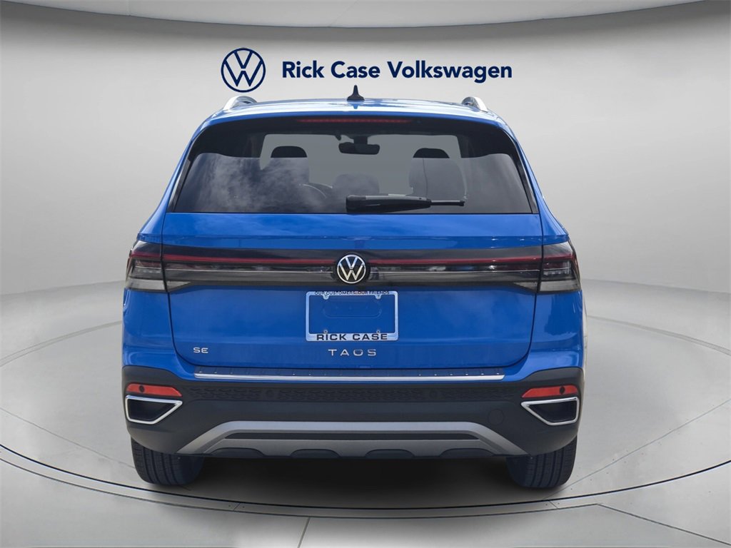 Certified 2025 Volkswagen Taos SE image 5