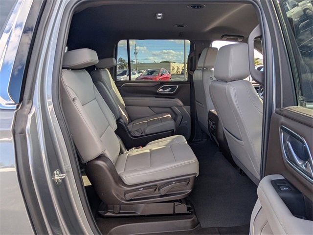 Used 2022 Chevrolet Suburban LT w/ Luxury Package image 13