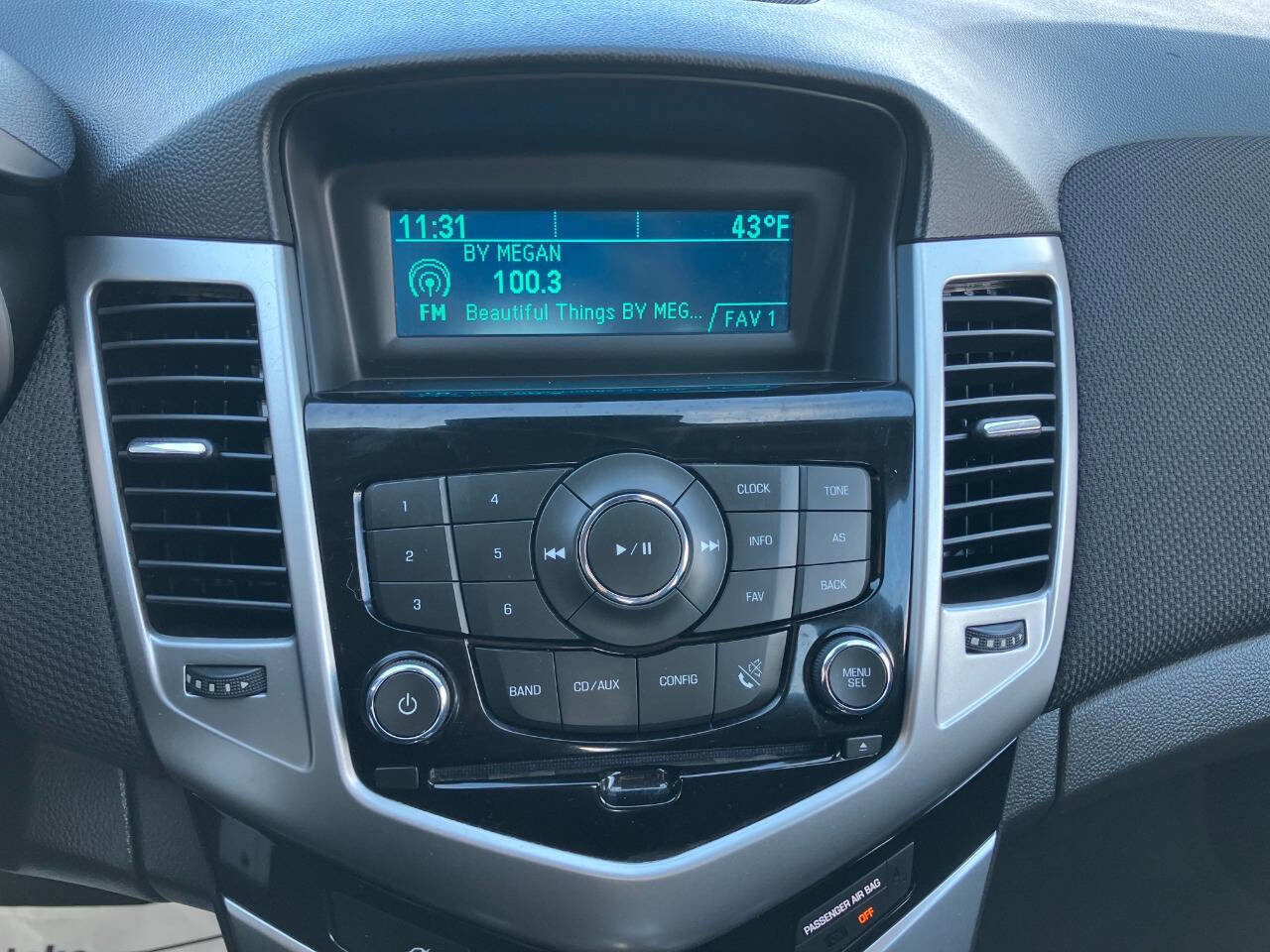 Used 2015 Chevrolet Cruze LT FWD image 19