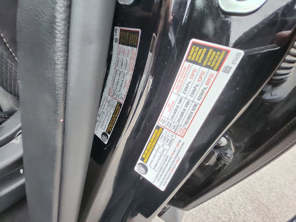 Used 2023 Nissan Pathfinder S image 32