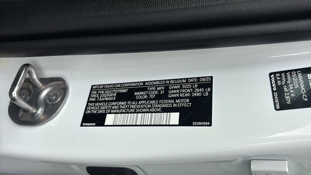 Certified 2026 Volvo XC40 B5 Plus AWD/4WD image 34