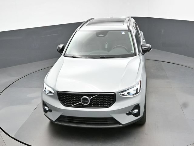 Used 2025 Volvo XC40 B5 Plus AWD/4WD image 45