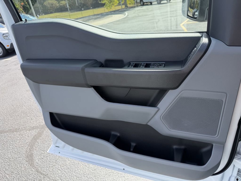 New 2026 Ford F550 4x4 Crew Cab image 15