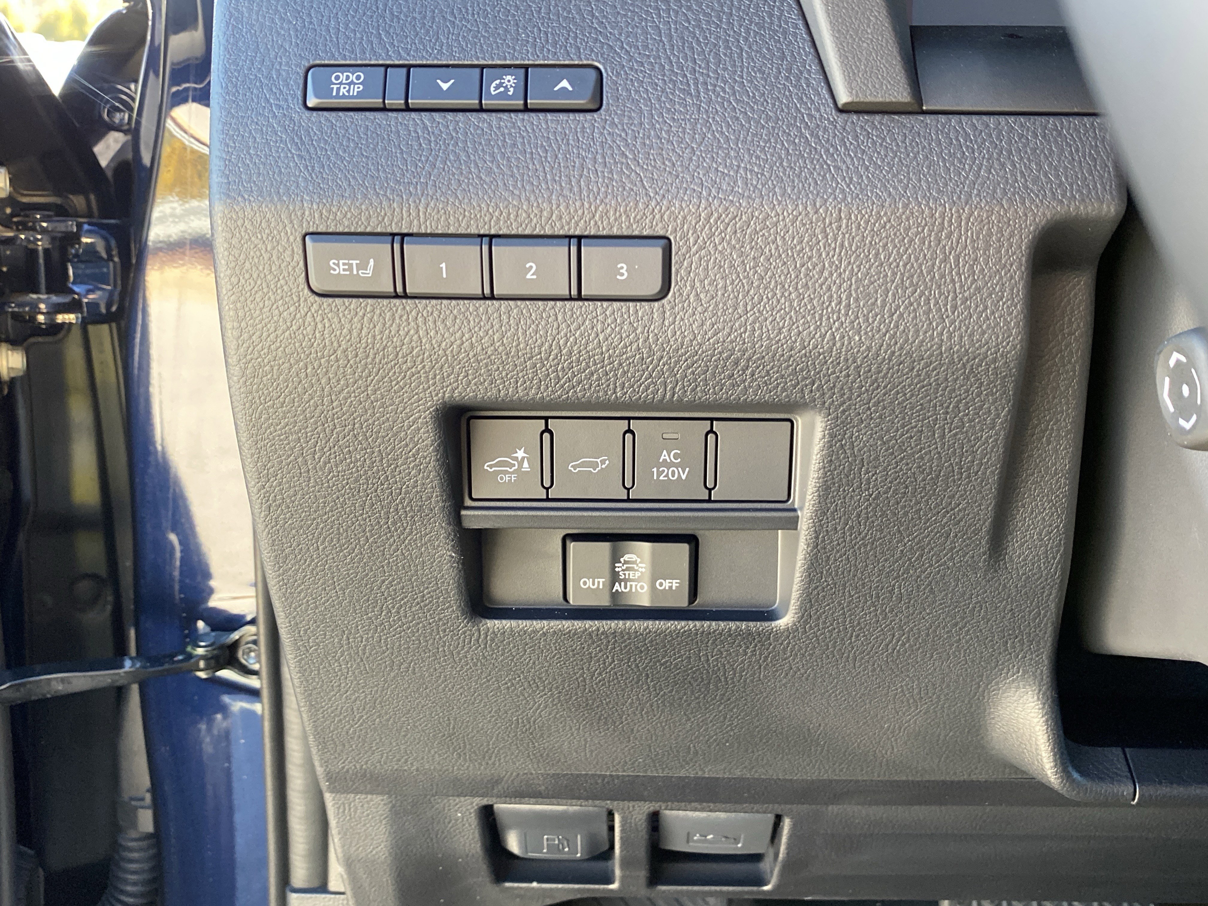 Used 2025 Lexus GX 550 w/ Accessory Package (2T) AWD/4WD image 31