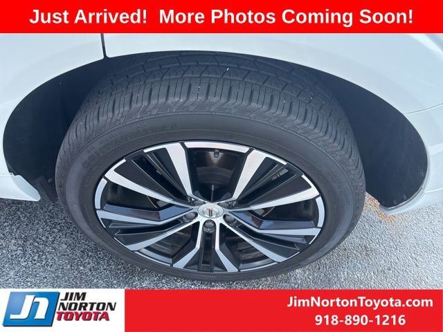 Used 2024 Volvo XC60 B5 Ultimate AWD/4WD image 9