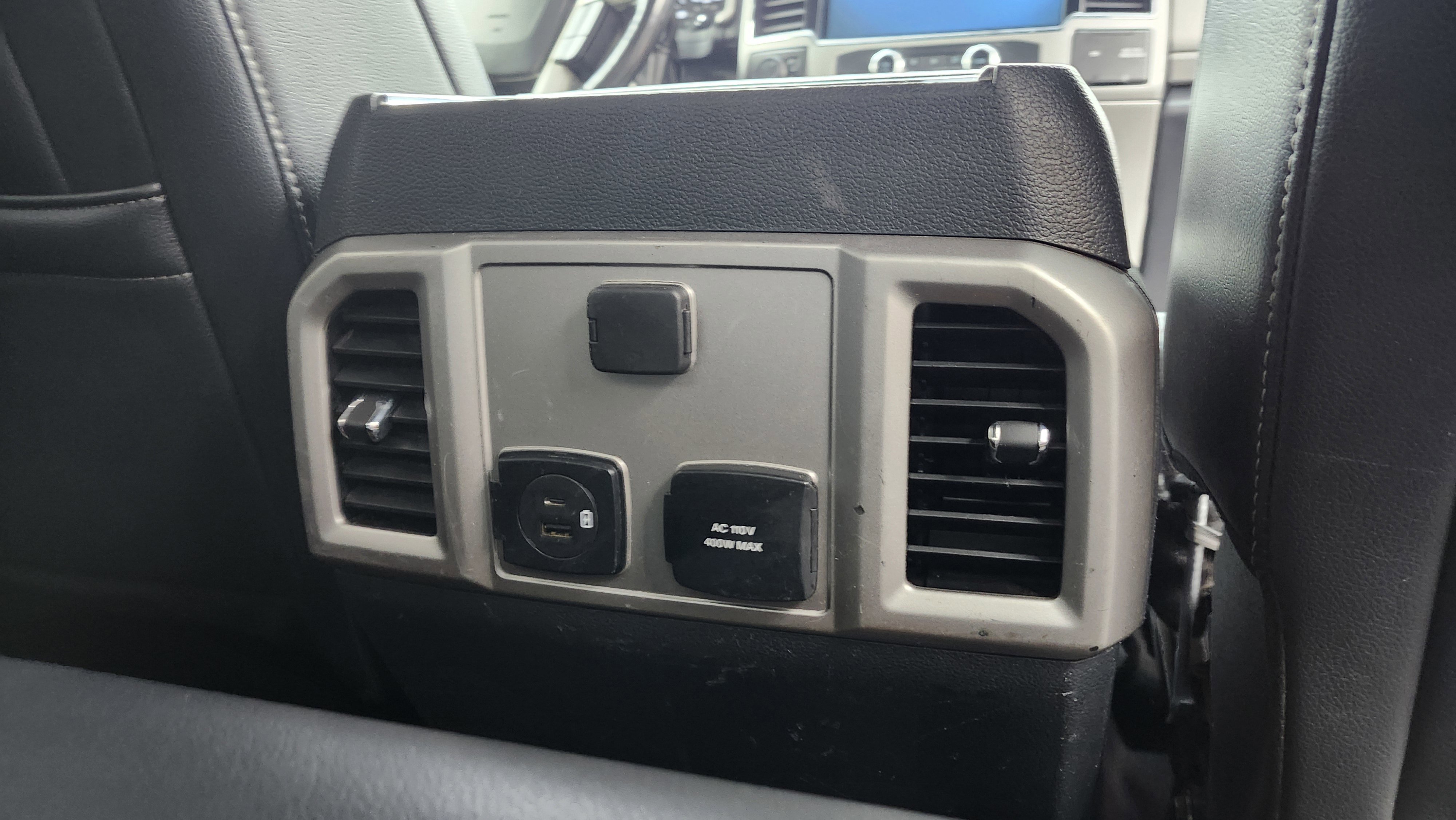 Used 2022 Ford F350 Lariat w/ Chrome Package image 20