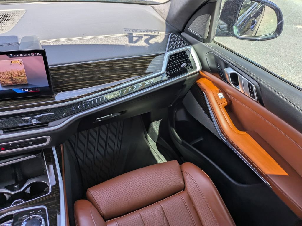 Used 2024 BMW X7 xDrive40i w/ M Sport Package image 17