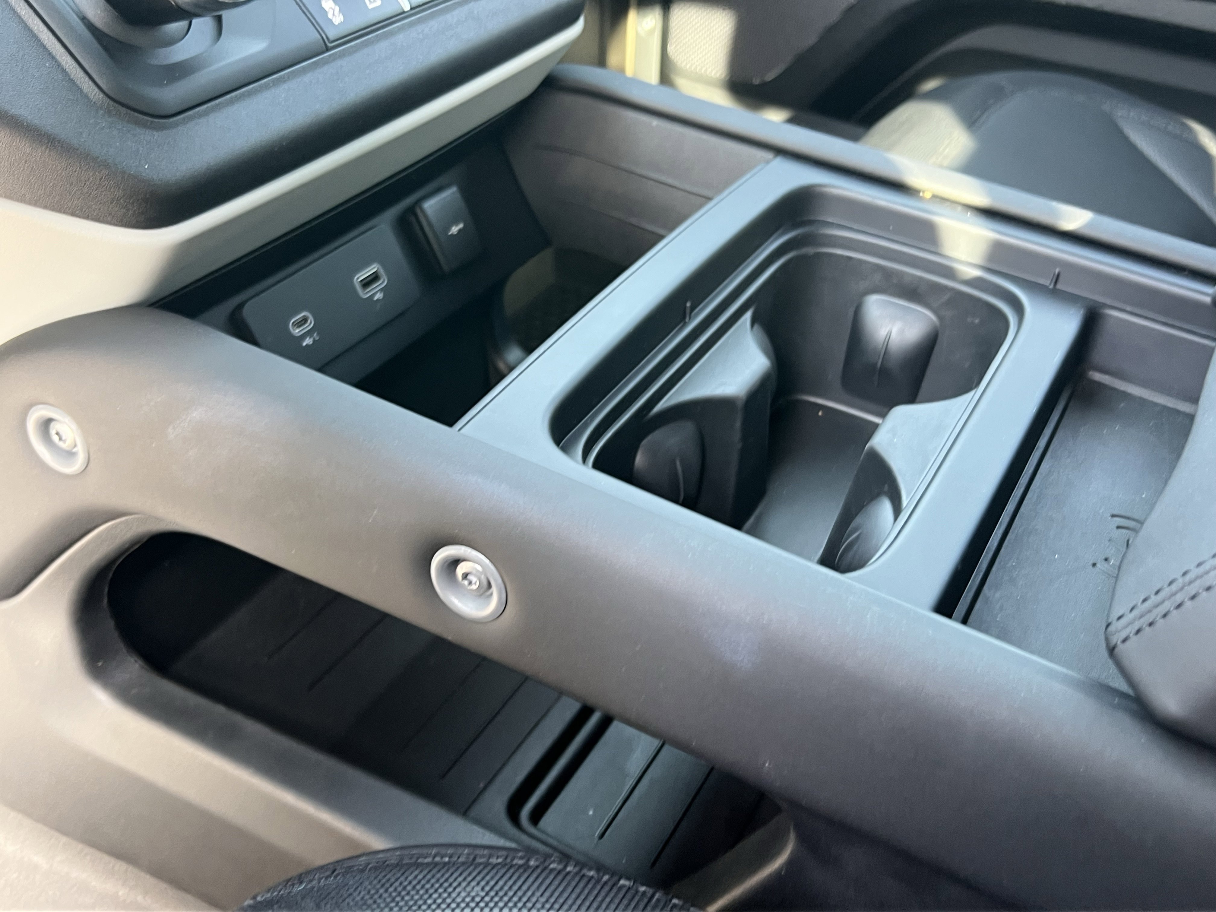 Certified 2024 Land Rover Defender 110 X-Dynamic SE image 26