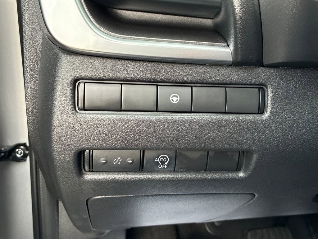 Used 2023 Nissan Rogue SV AWD/4WD image 29