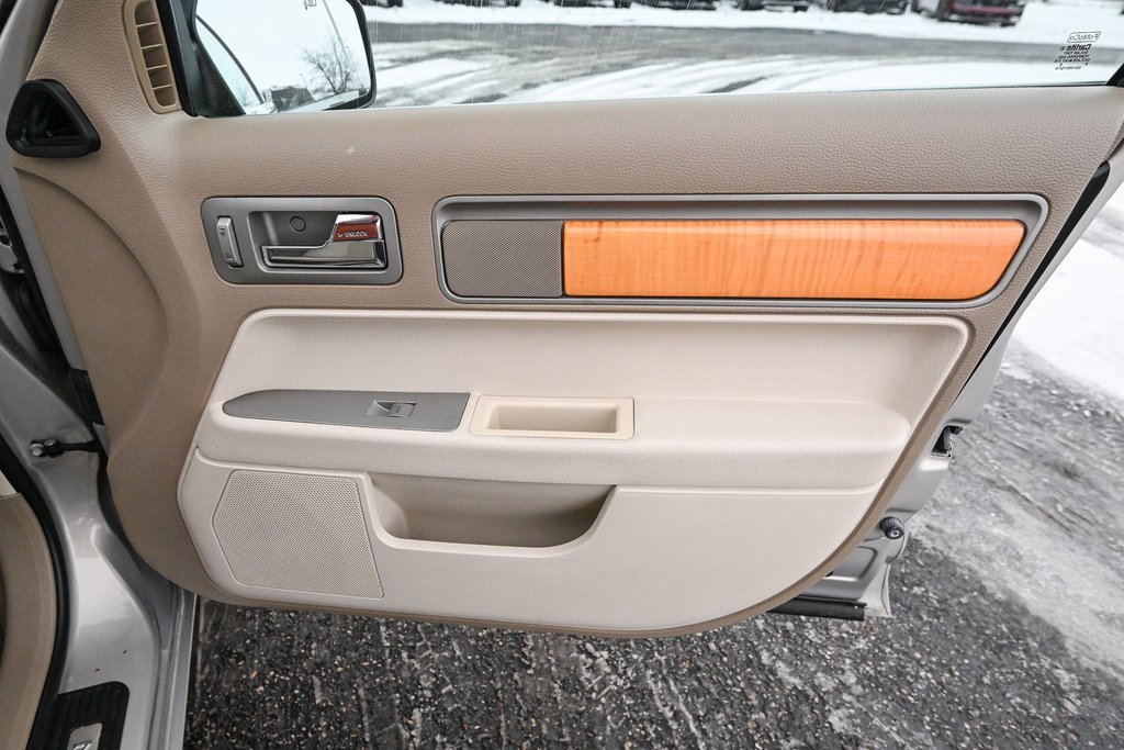 Used 2009 Lincoln MKZ image 25