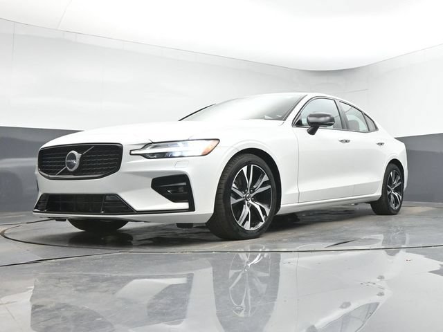 Used 2025 Volvo S60 B5 Core FWD image 12