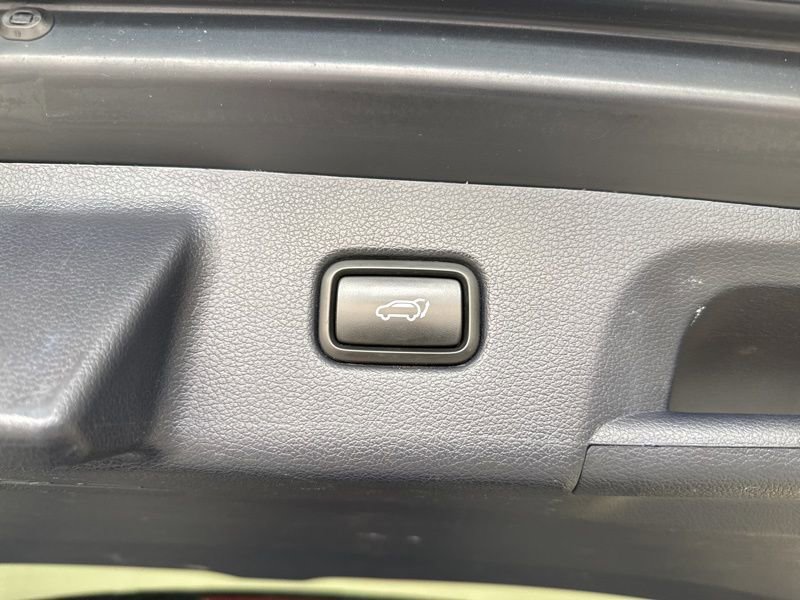 Used 2022 Hyundai Palisade Limited w/ Cargo Package image 12