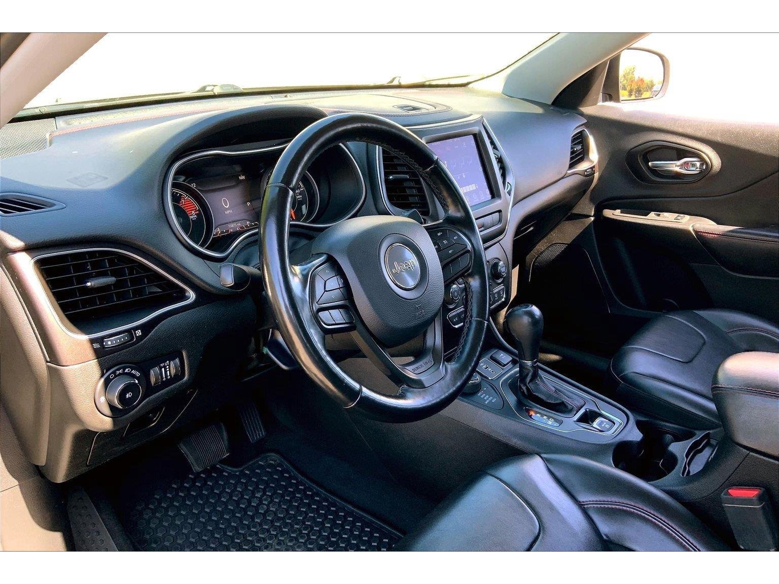 Used 2021 Jeep Cherokee Trailhawk AWD/4WD image 13