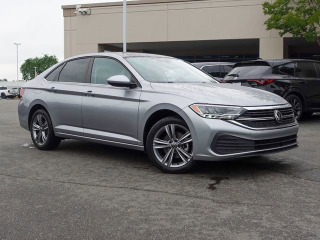 Used 2024 Volkswagen Jetta SE w/ Panoramic Sunroof Package image 5