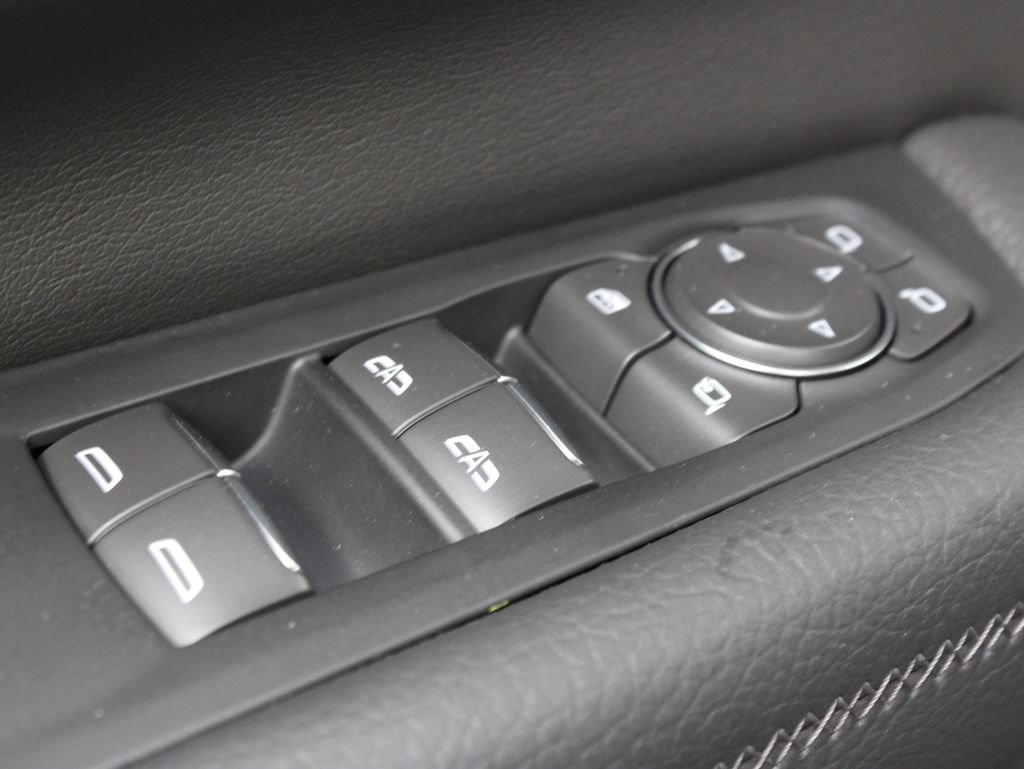Used 2025 GMC Yukon XL Denali AWD/4WD image 72
