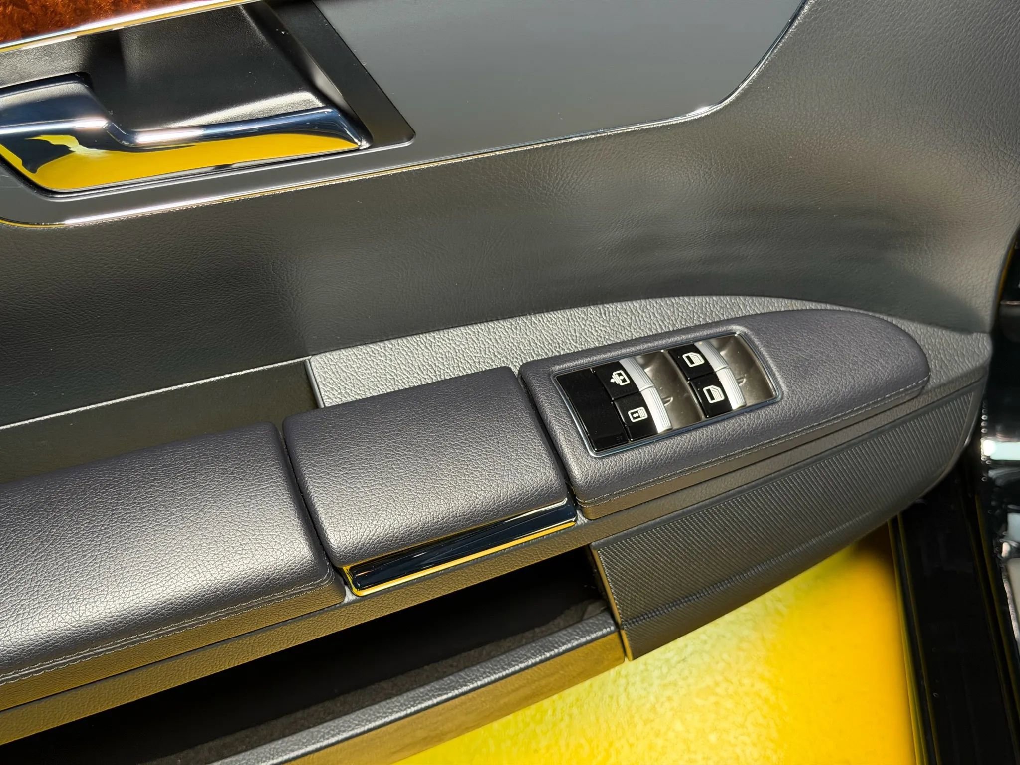 Used 2013 Mercedes-Benz S 550 w/ Sport Pkg Plus One image 19