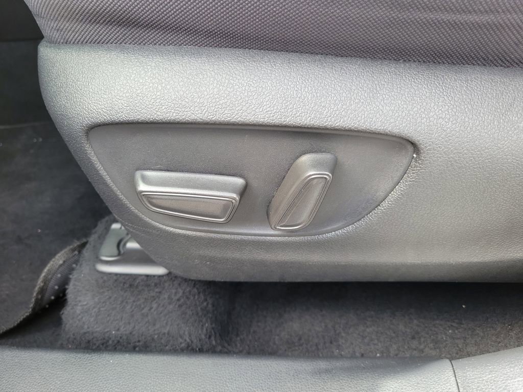 Used 2021 Toyota Highlander LE image 26