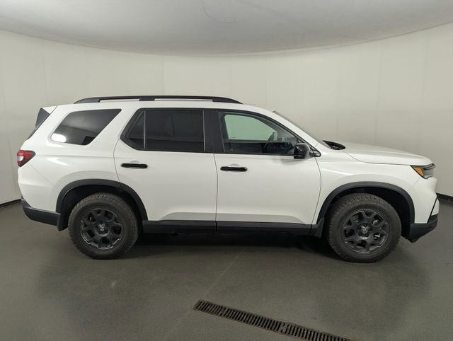 Used 2025 Honda Pilot TrailSport image 8