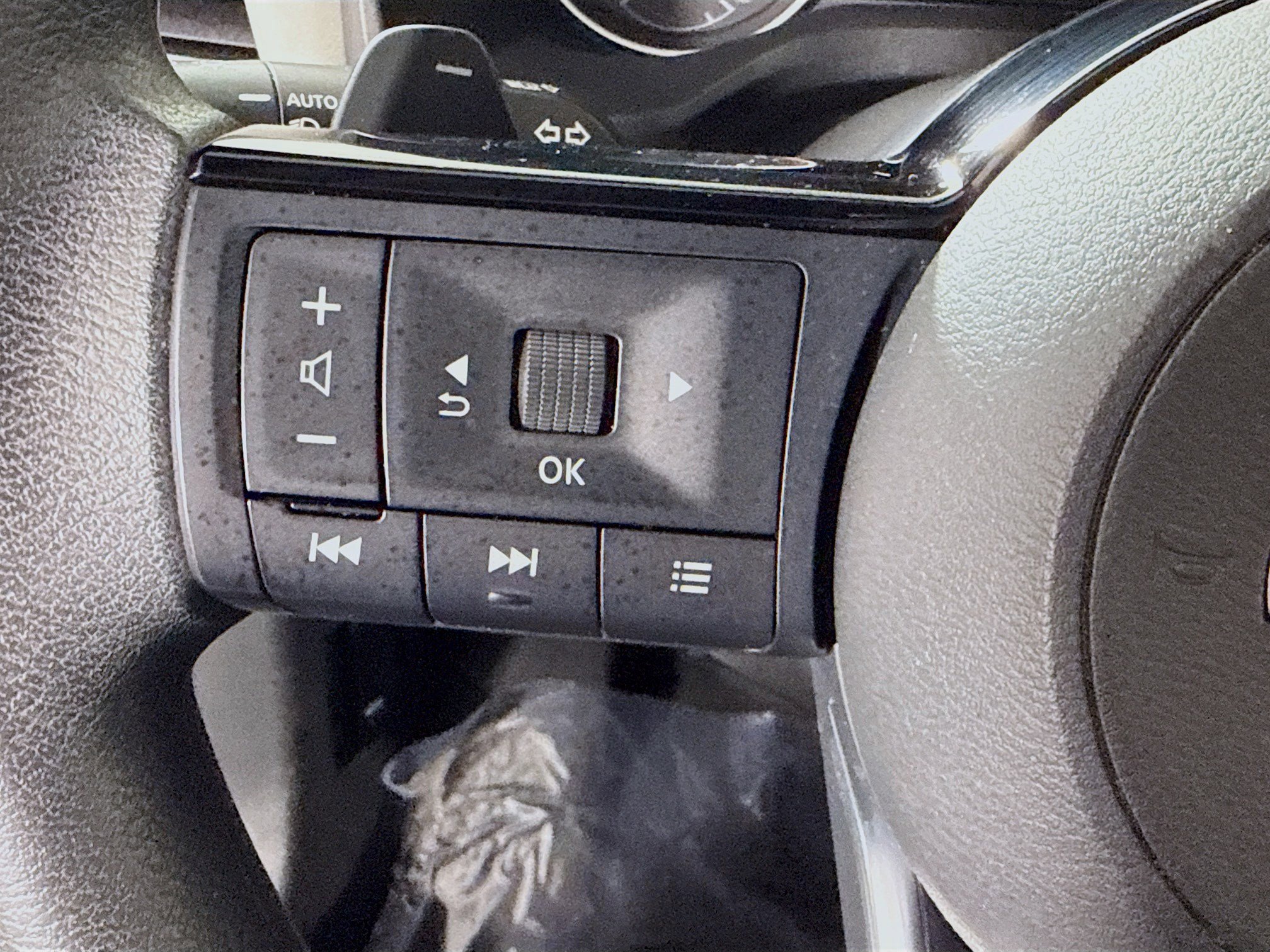 Used 2023 Nissan Rogue SV FWD image 14