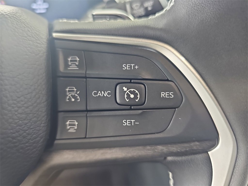 Used 2025 Jeep Grand Cherokee Limited image 23