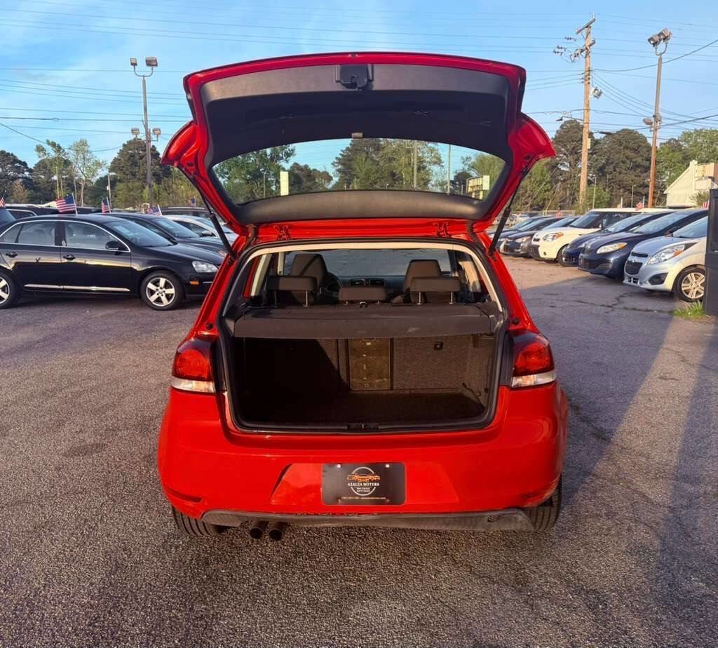 Used 2010 Volkswagen Golf 4-Door image 9