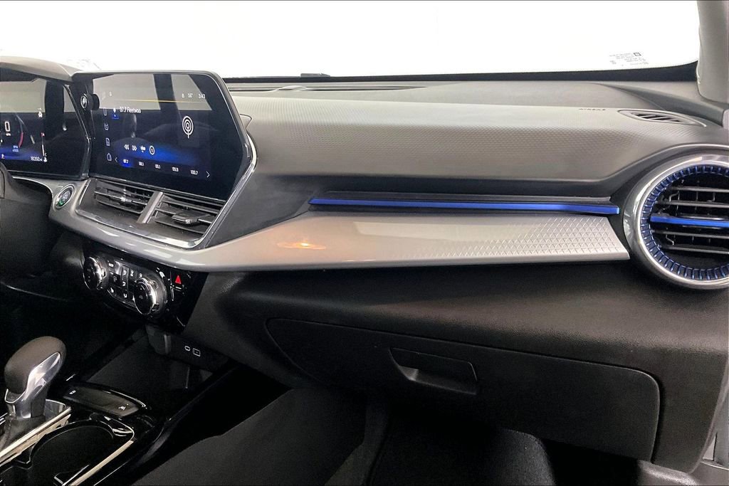 Used 2025 Chevrolet Trax LT w/ LT Convenience Package image 12