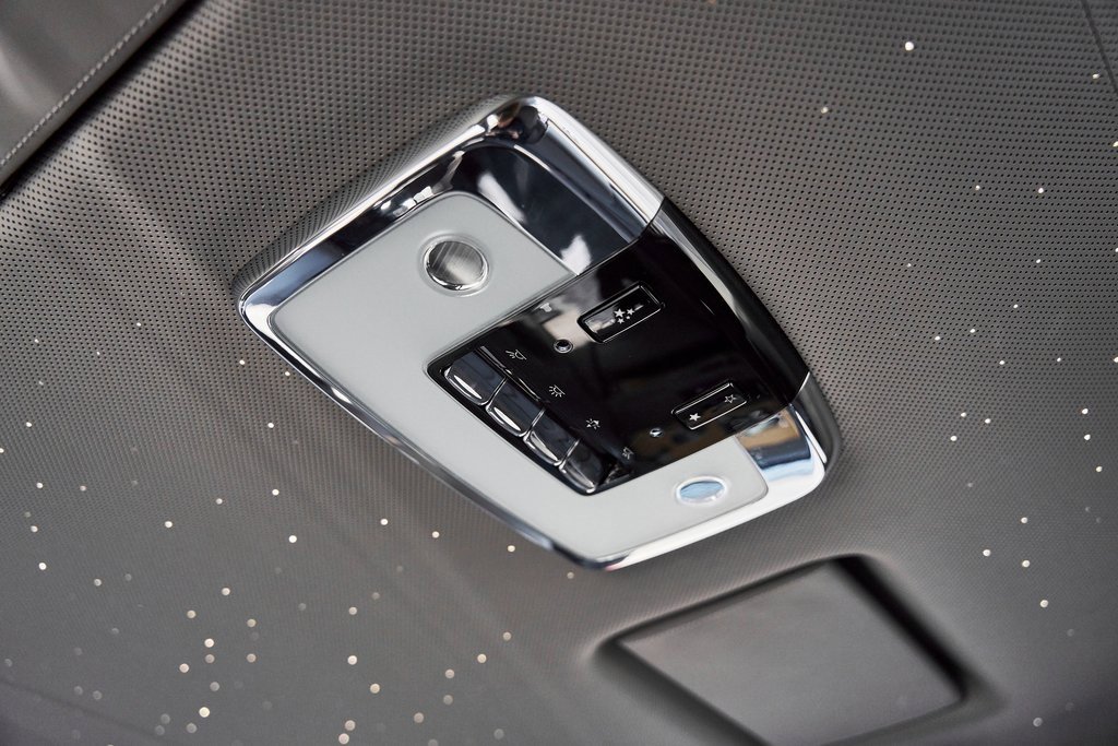 Used 2025 Rolls-Royce Phantom image 61