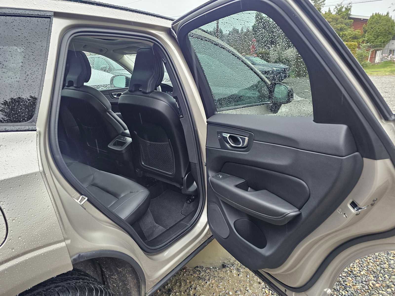 Certified 2025 Volvo XC60 B5 Core w/ Protection Package Premier image 12