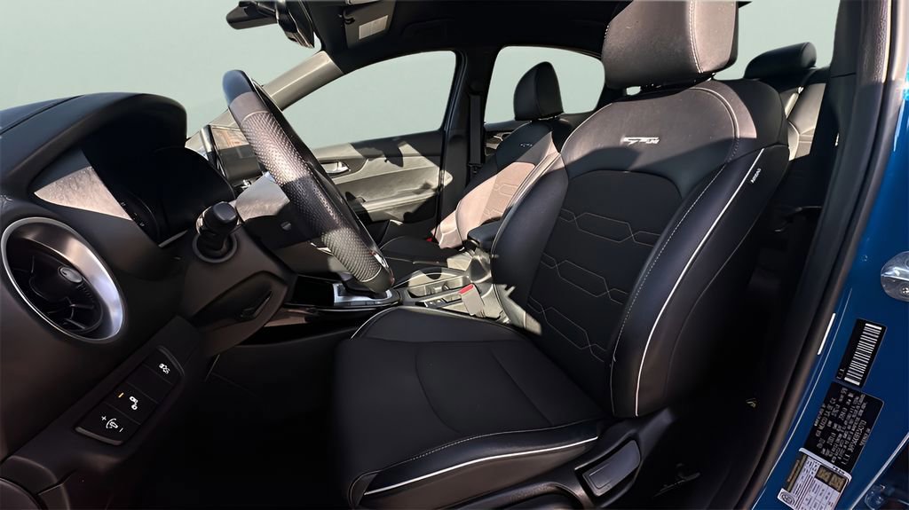 Used 2023 Kia Forte GT-Line w/ GT-Line Technology Package image 12