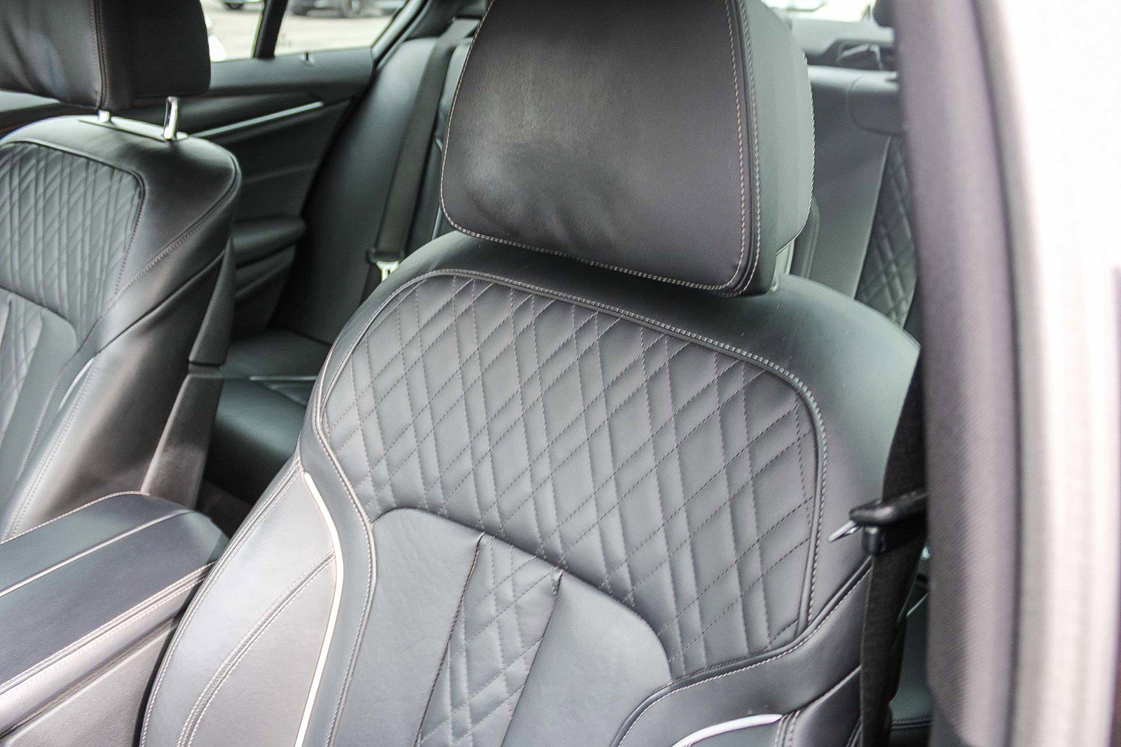 Used 2023 BMW M550i xDrive image 25