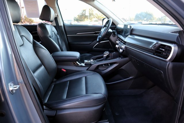 Used 2025 Kia Telluride S image 21