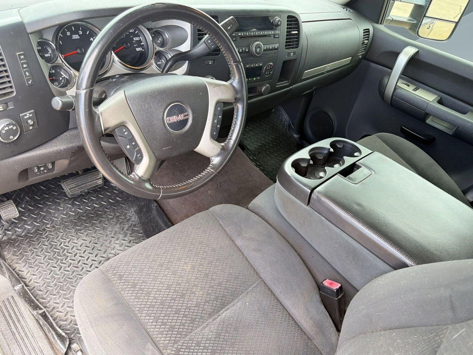 Used 2008 GMC Sierra 2500 SLE w/ Z71 Off-Road Package AWD/4WD image 4