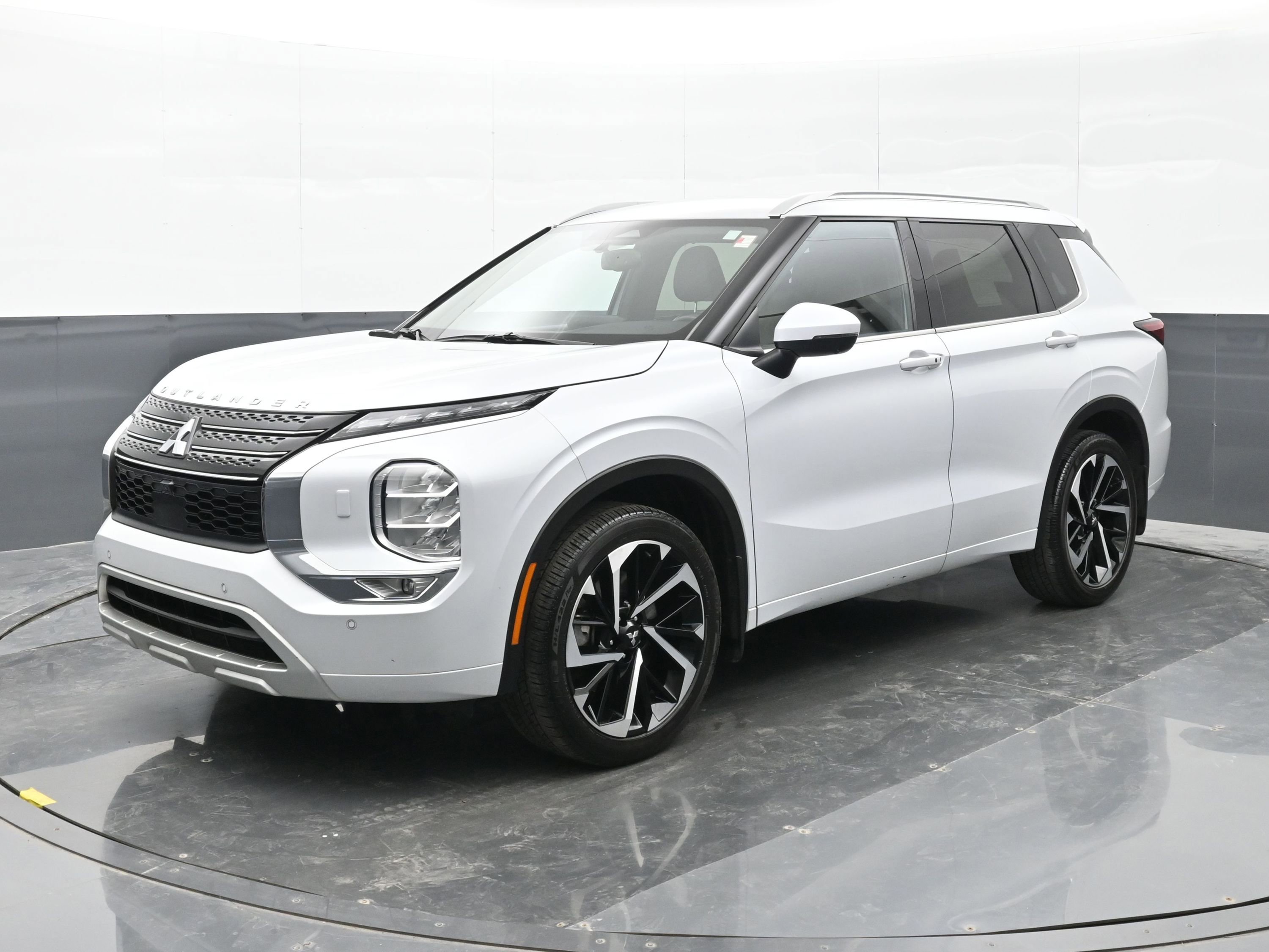 Used 2024 Mitsubishi Outlander SEL AWD/4WD image 8