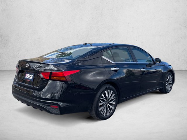 Used 2025 Nissan Altima 2.5 SV FWD image 5