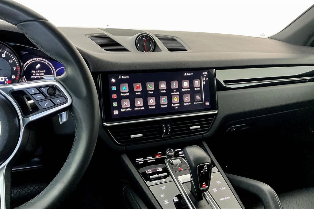 Used 2023 Porsche Cayenne image 8