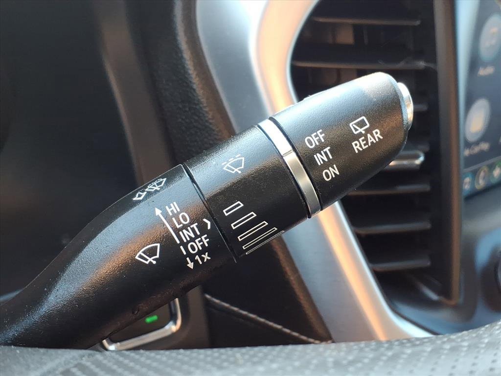 Used 2023 GMC Acadia SLE image 21