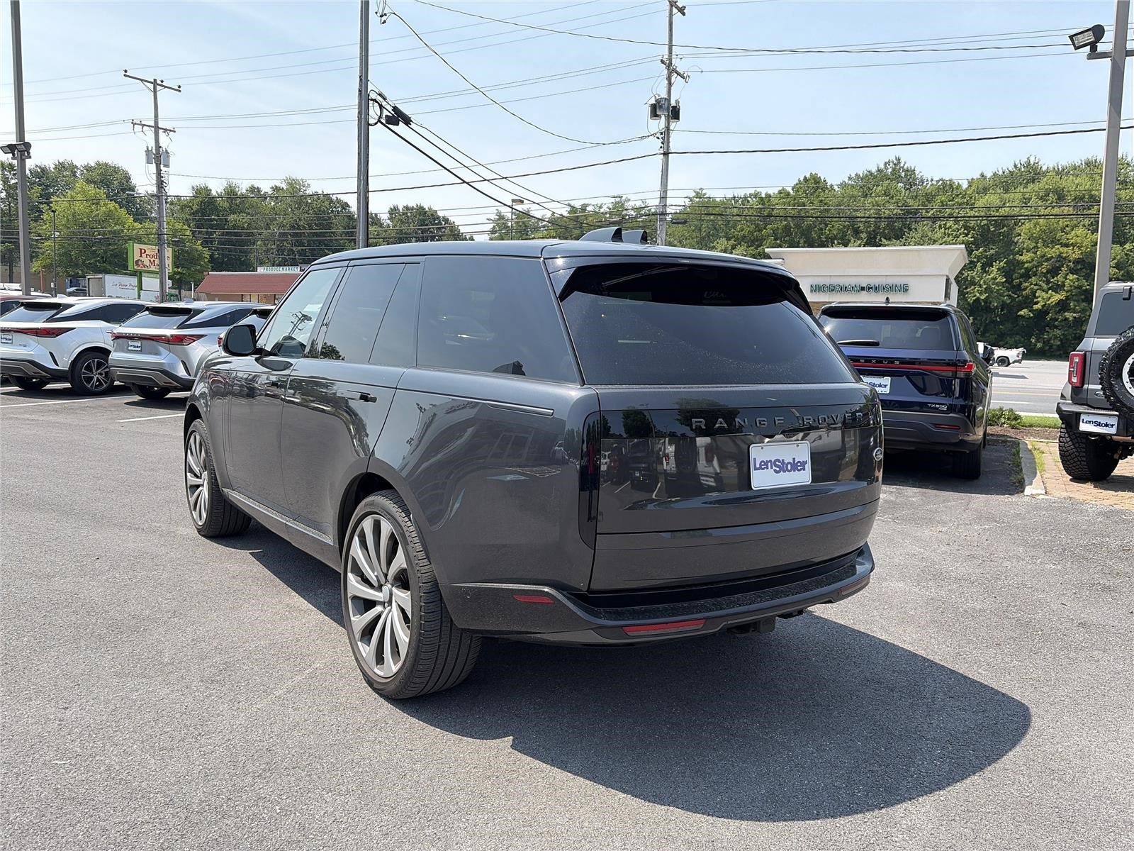 Used 2023 Land Rover Range Rover SE AWD/4WD image 3