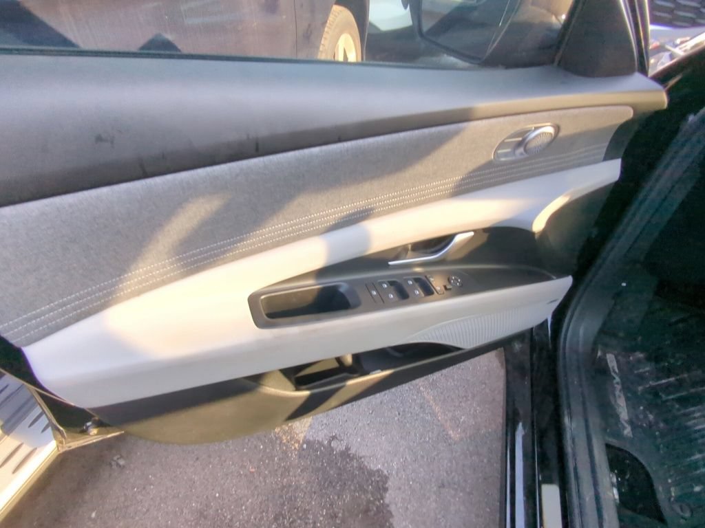 Used 2024 Hyundai Elantra Limited FWD image 8