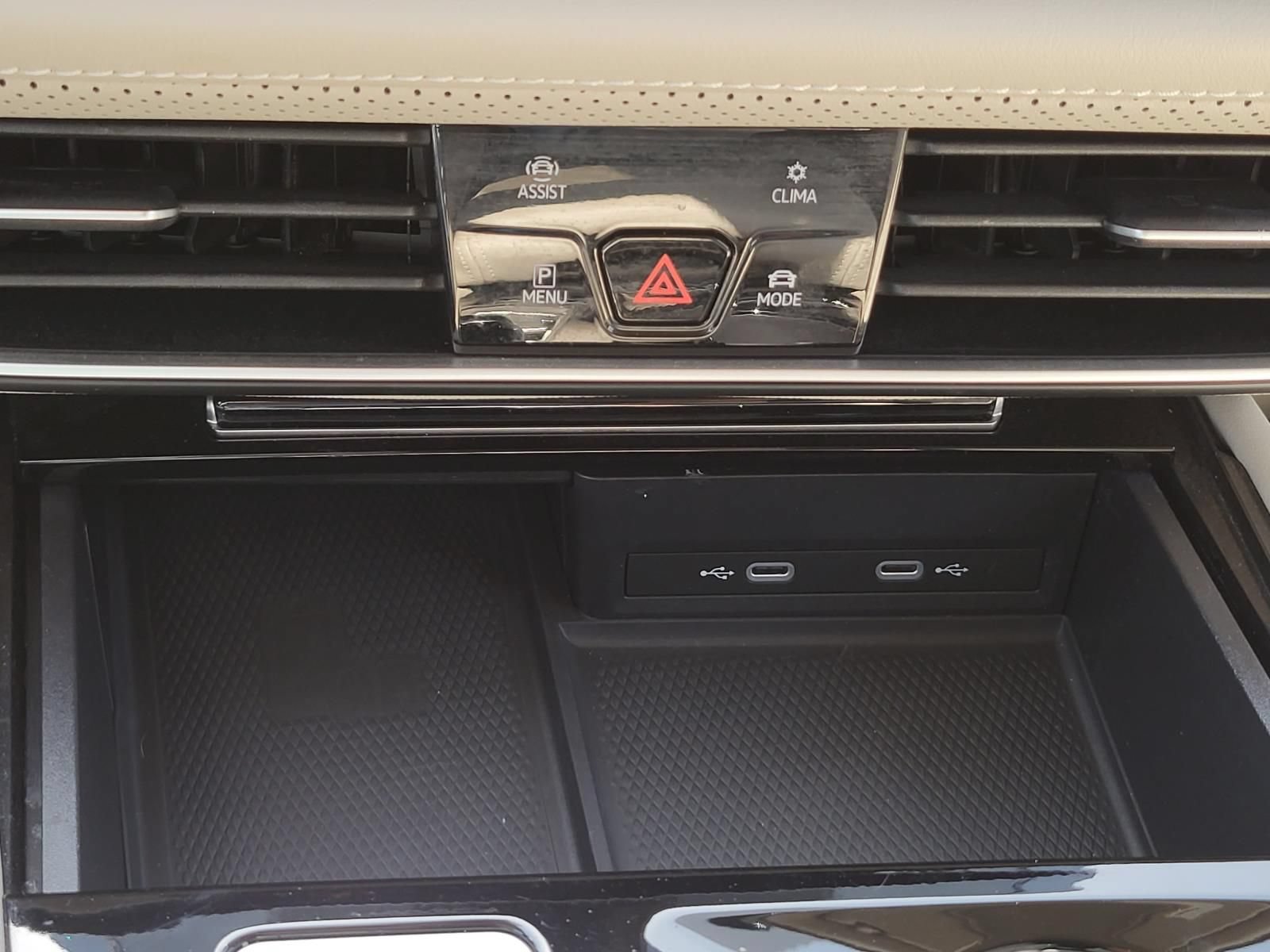 Used 2024 Volkswagen Atlas SE FWD image 28