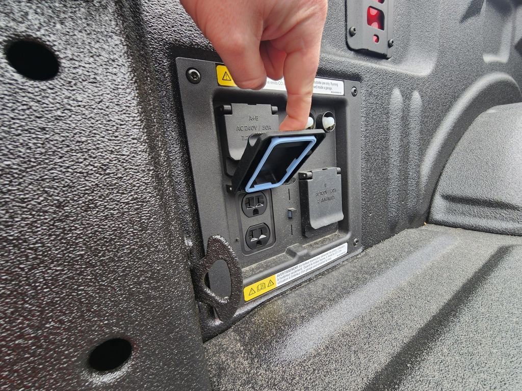 New 2025 Ford F150 Lariat w/ Equipment Group 502A High image 21