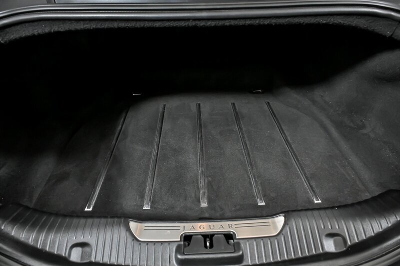 Used 2012 Jaguar XJ Supercharged RWD image 13