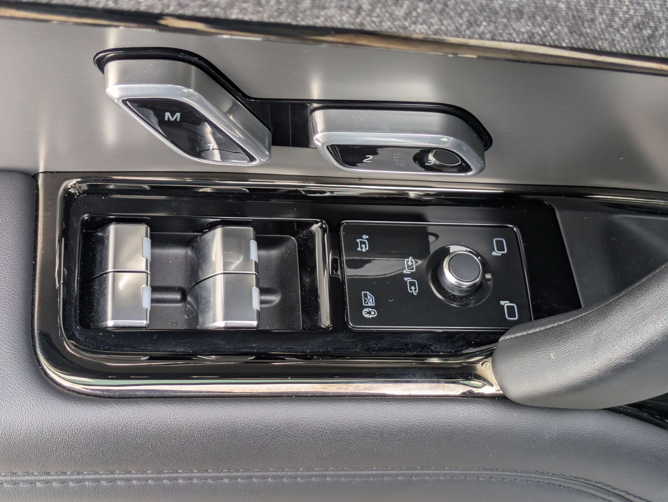 Used 2025 Land Rover Range Rover Sport SE image 21