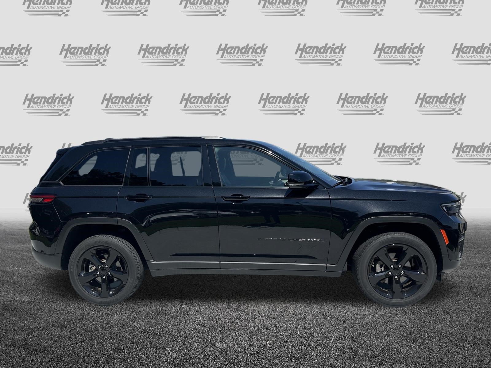 Used 2024 Jeep Grand Cherokee Altitude AWD/4WD image 11